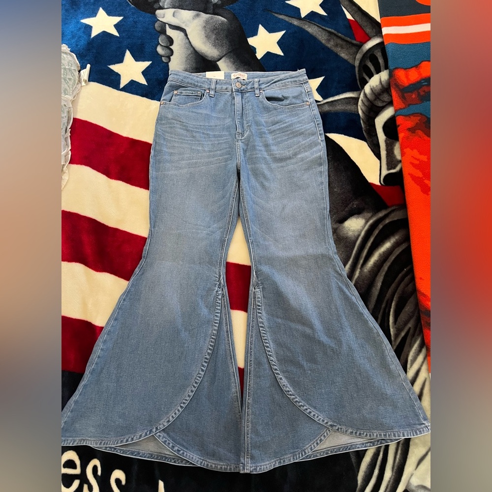 Shyanne woman’s flare Jeans